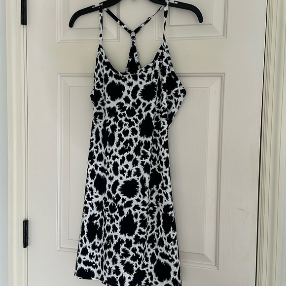 NWOT OUTDOOR VOICES “The Exercise dress” Size M - Picture 4 of 9